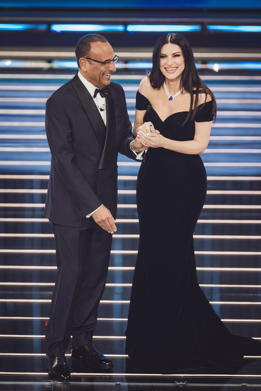 I migliori outfit e beauty look della prima serata di Sanremo 2026 Dal total white al total black | Image 605006