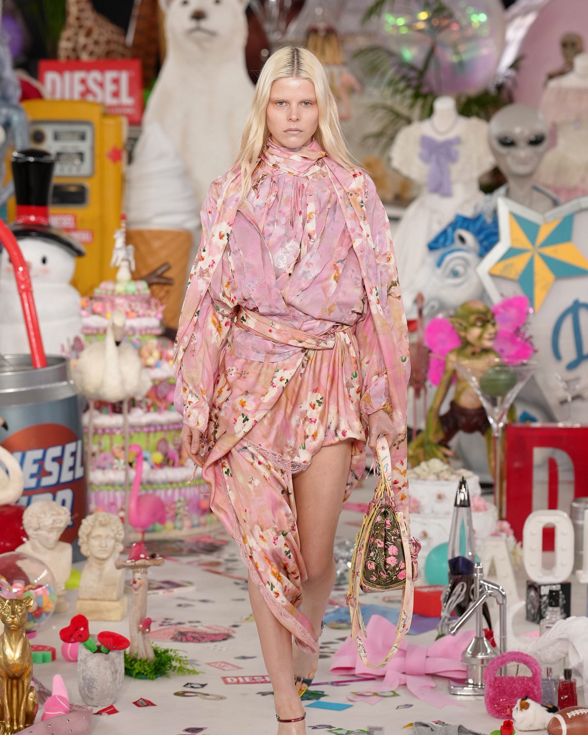 La moda del giorno dopo della collezione FW26 di Diesel Perché nulla urla successo quanto avere l’aria di essersi divertiti da matti la sera prima