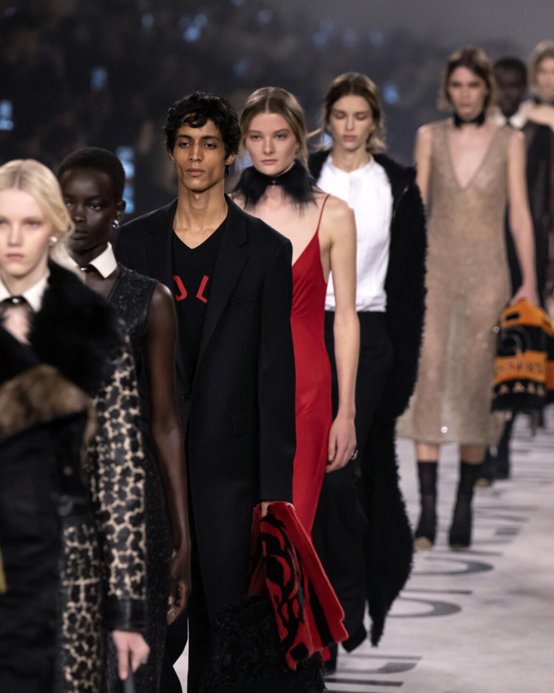 Maria Grazia Chiuri è tornata a casa con la FW26 di Fendi Il primo debutto del calendario milanese
