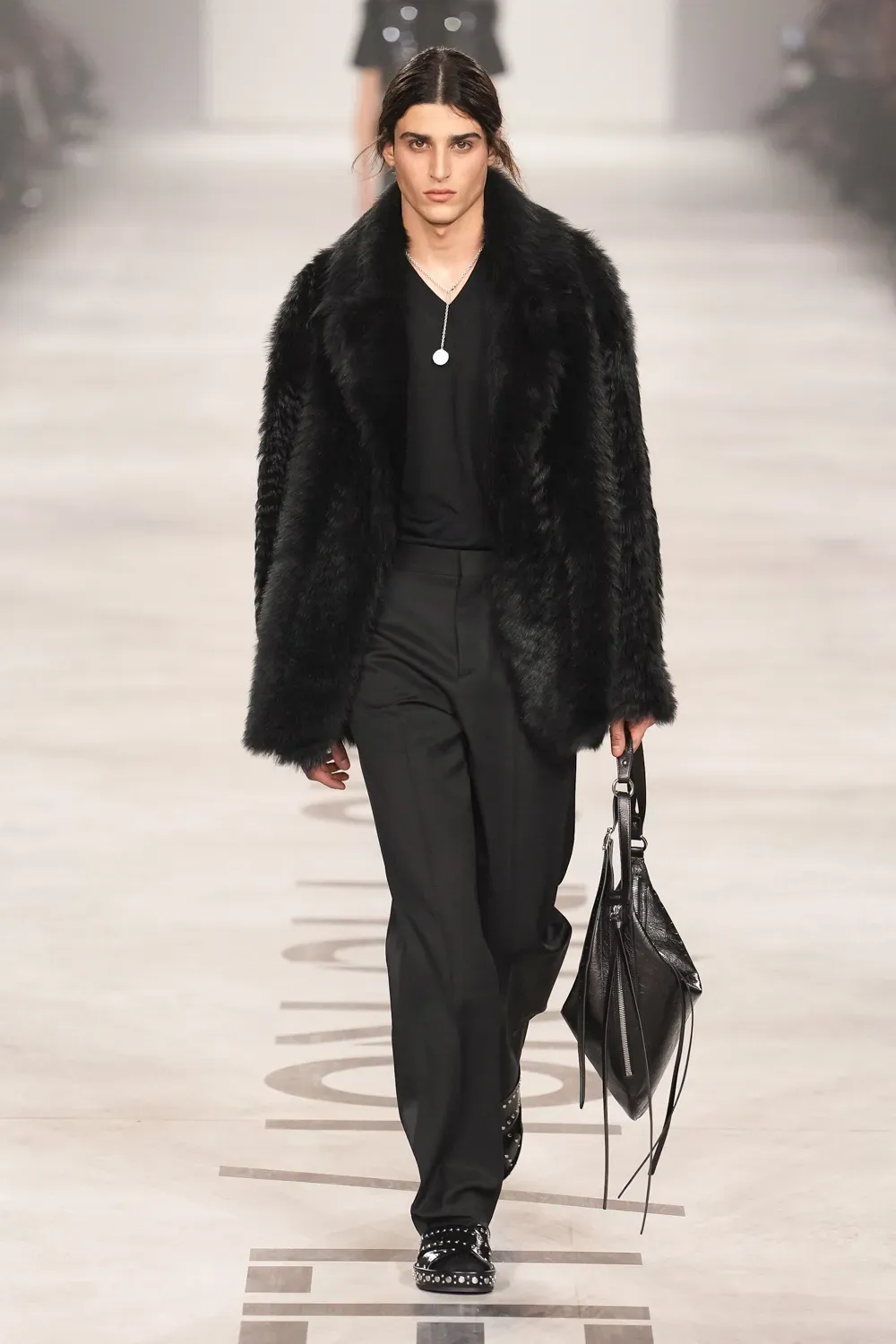 Maria Grazia Chiuri è tornata a casa con la FW26 di Fendi Il primo debutto del calendario milanese | Image 605273