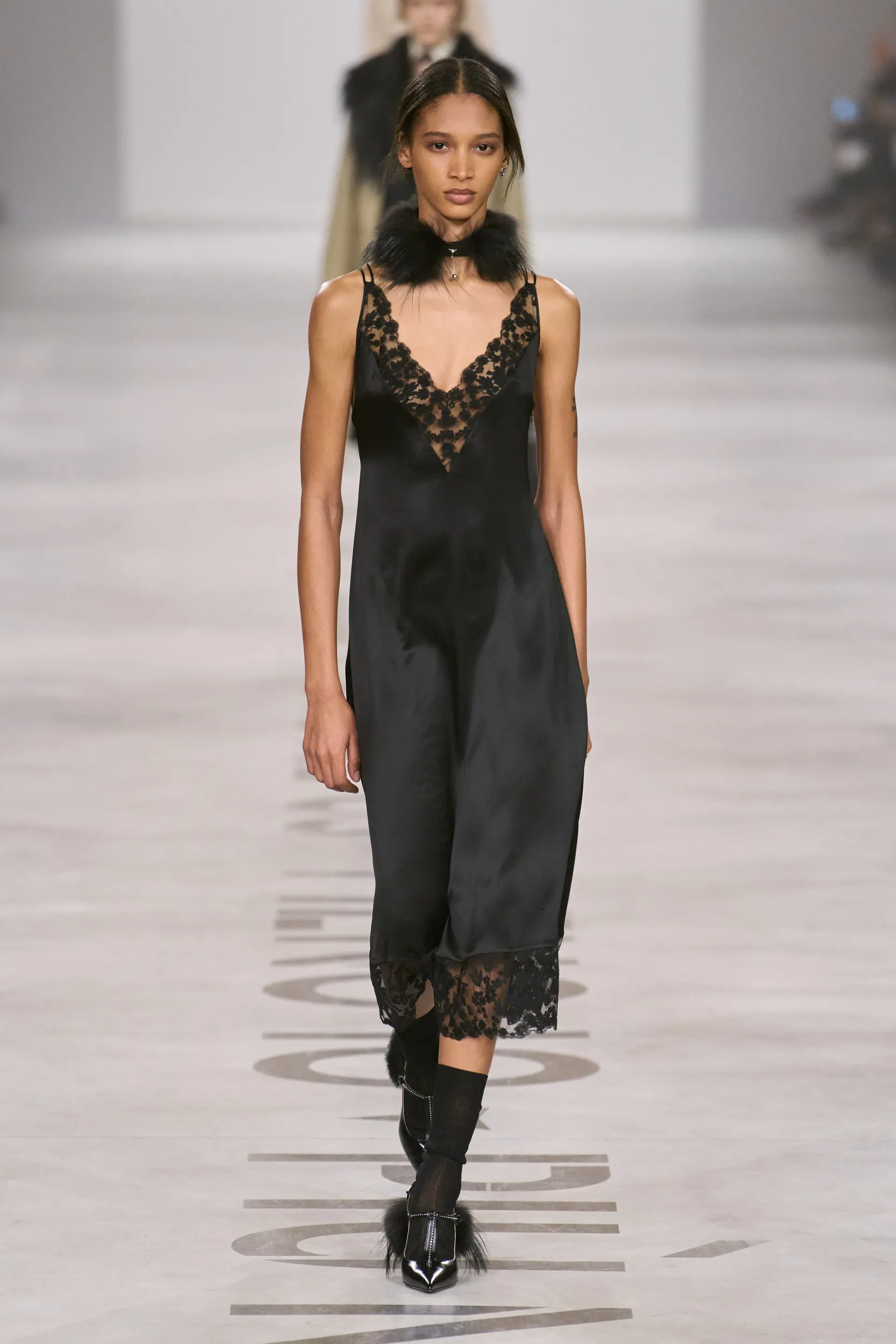 Maria Grazia Chiuri è tornata a casa con la FW26 di Fendi Il primo debutto del calendario milanese | Image 605267