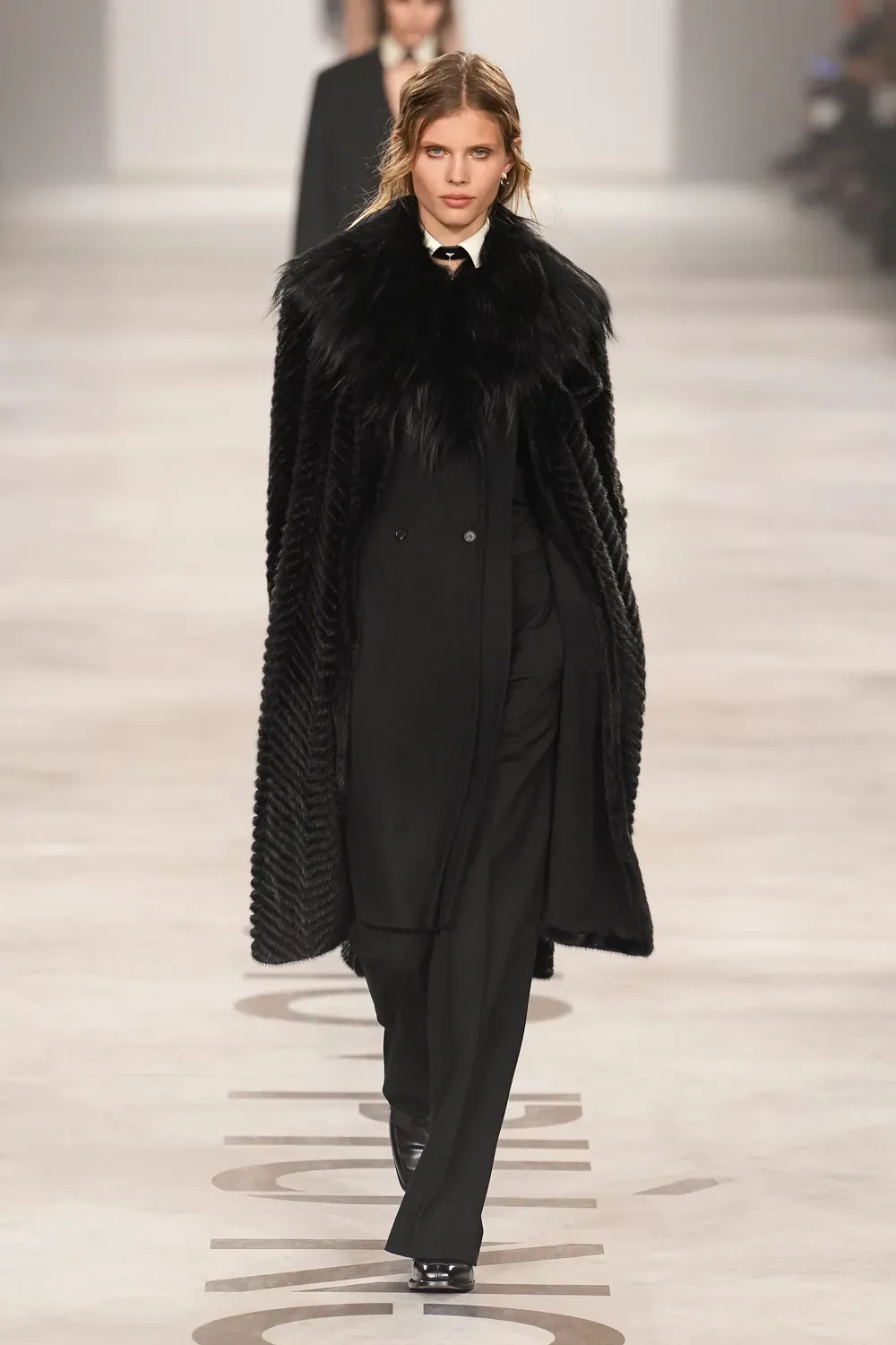 Maria Grazia Chiuri è tornata a casa con la FW26 di Fendi Il primo debutto del calendario milanese | Image 605261