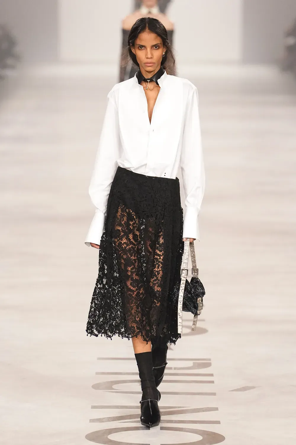 Maria Grazia Chiuri è tornata a casa con la FW26 di Fendi Il primo debutto del calendario milanese | Image 605280