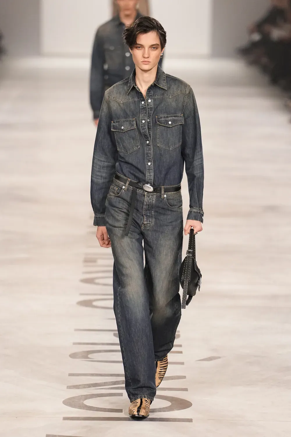 Maria Grazia Chiuri è tornata a casa con la FW26 di Fendi Il primo debutto del calendario milanese | Image 605244