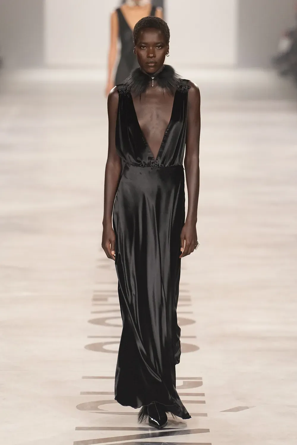 Maria Grazia Chiuri è tornata a casa con la FW26 di Fendi Il primo debutto del calendario milanese | Image 605207