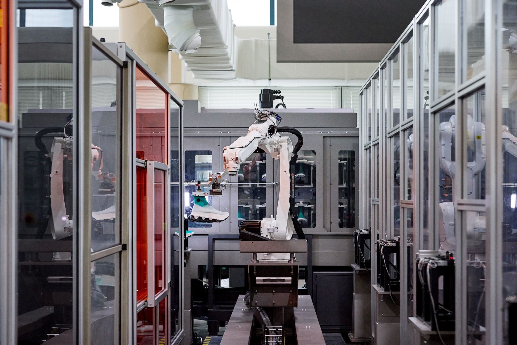 On’s LightSpray™ Technology arrives in South Korea LightSpray Cloudmonster 3 Hyper is the first sneaker produced in the korean factory | Image 605328