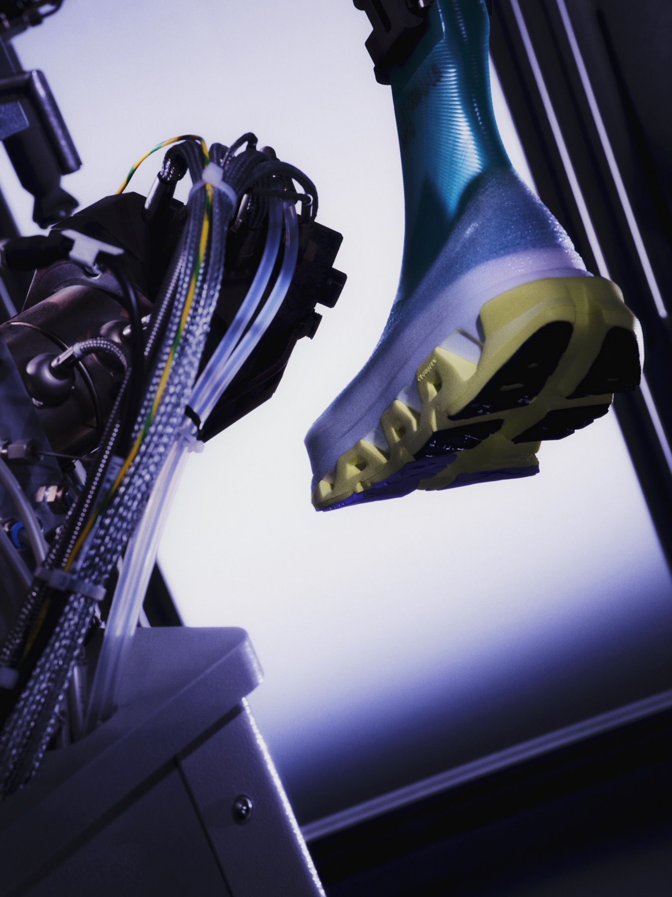 On’s LightSpray™ Technology arrives in South Korea LightSpray Cloudmonster 3 Hyper is the first sneaker produced in the korean factory | Image 605321