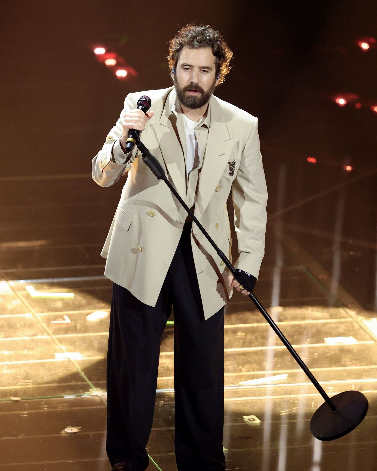 Why are Sanremo songs so often so “Sanremo-like”? If you think that many of the songs in the competition are too similar to one another, you’re not alone