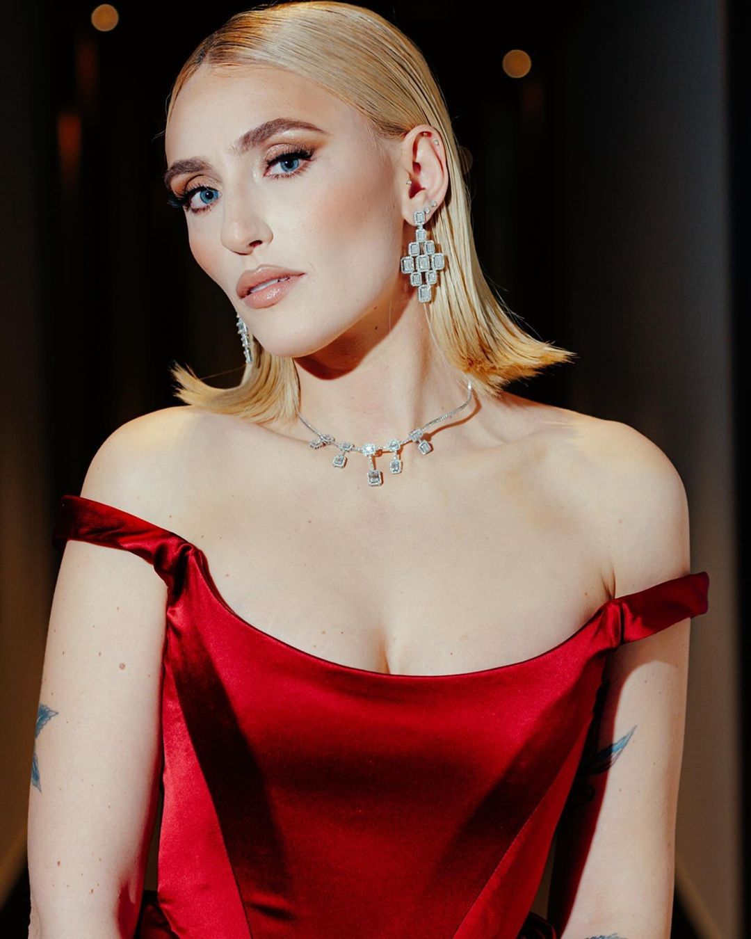 I migliori outfit e beauty look della terza serata di Sanremo 2026 Meglio il look classico di Mara Sattei o il glow di Arisa?