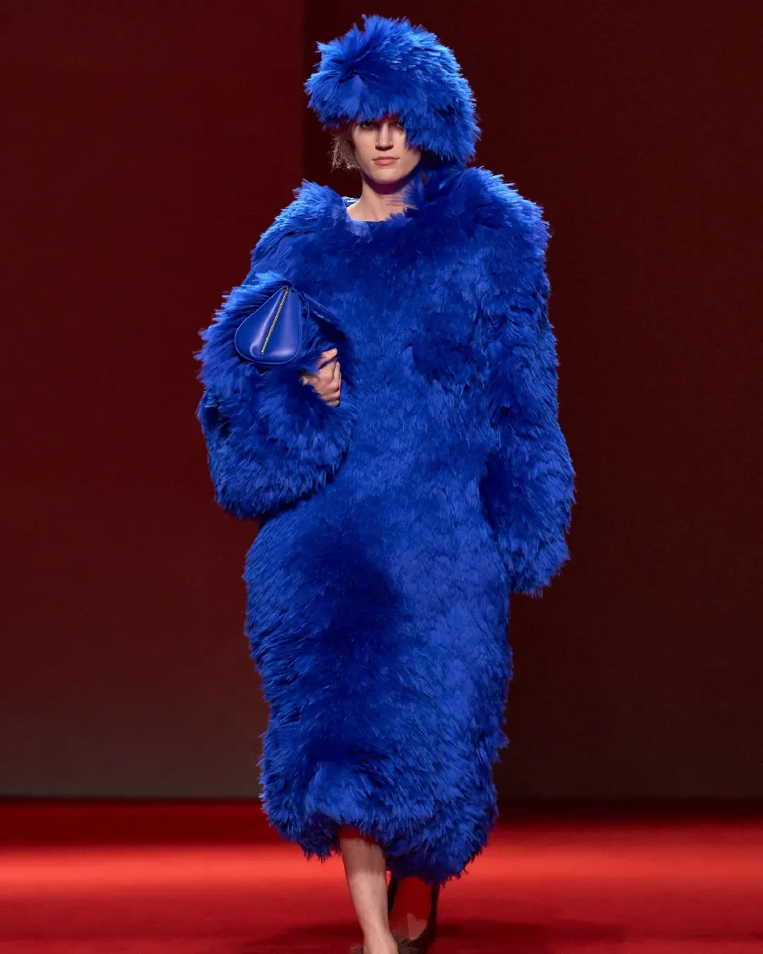 La femminilità intellettuale di Bottega Veneta per la FW26  Louise Trotter torna a intrecciare esuberanza e minimalismo