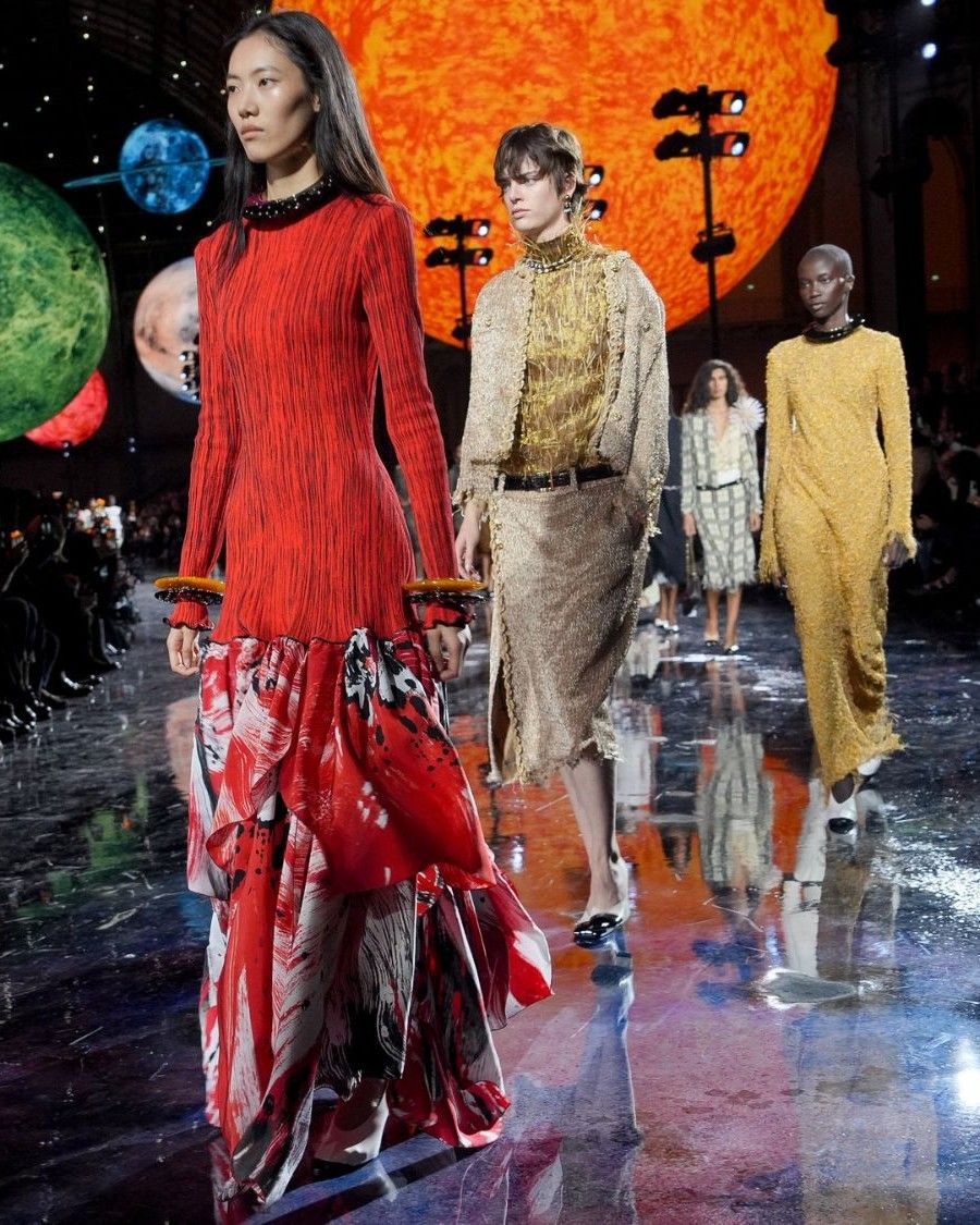 5 cose da aspettarsi dalla Paris Fashion Week FW26 Women’s Un’edizione carichissima con diversi assenti ma anche molte novità