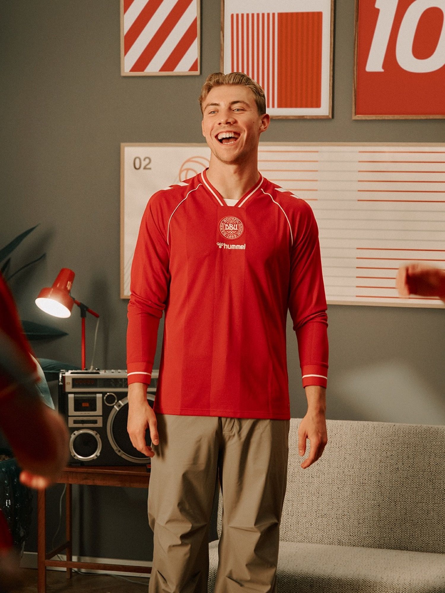 La Nazionale danese presenta il kit Home per il Mondiale 2026 Come sempre firmato hummel