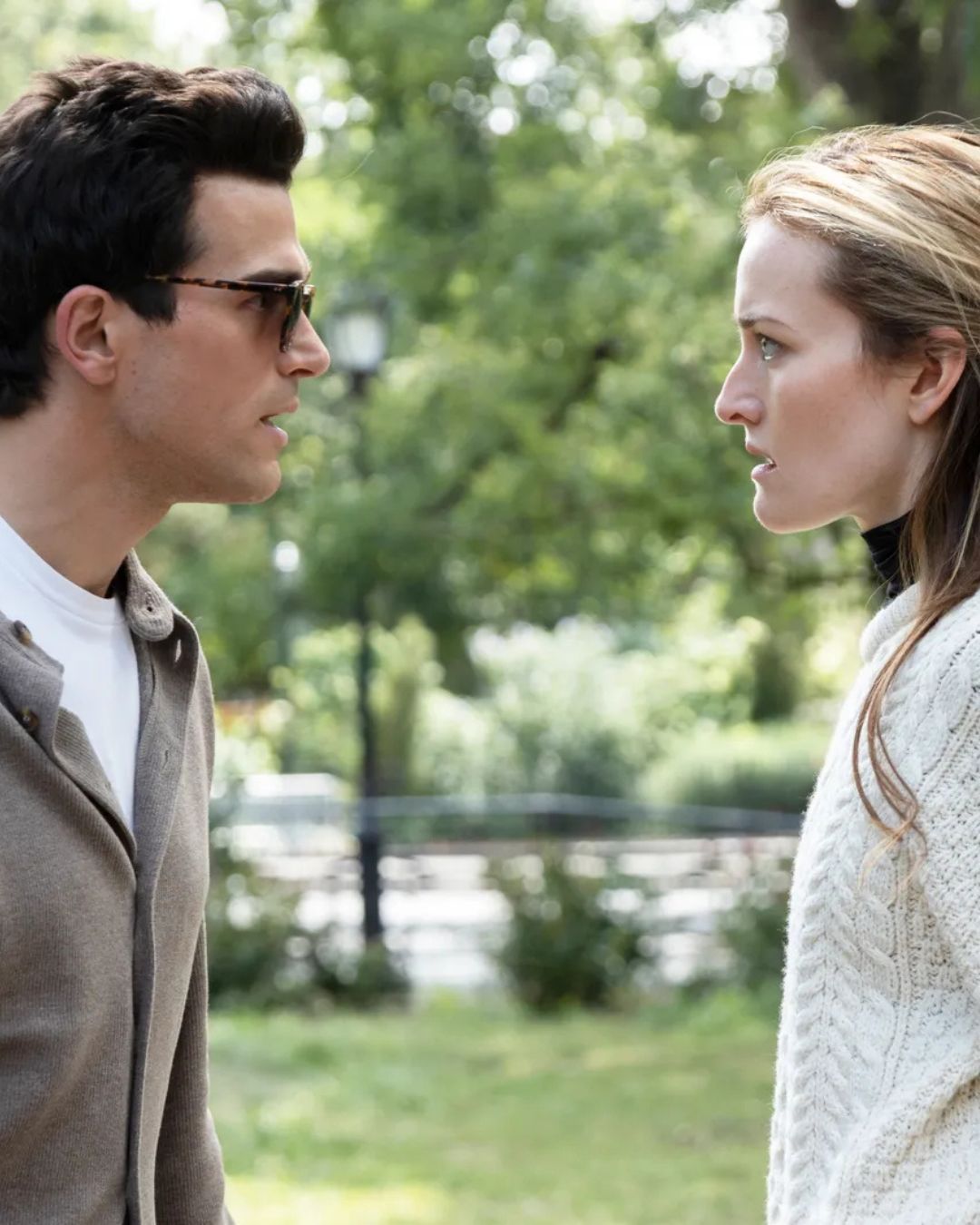 La serie Love Story riapre la questione sull’etica nella rappresentazione della realtà  Jack Schlossberg, nipote di John F. Kennedy Jr. & Carolyn Bessette, ha dichiarato che lo show di Ryan Murphy è “grottesco”