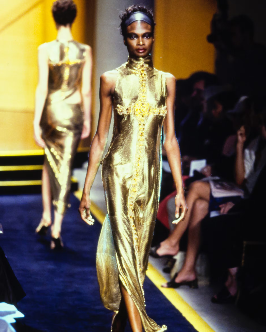 Il Gruppo Prada conferma il ritorno di Atelier Versace In attesa dell’arrivo di Mulier, il gruppo ha presentato degli ottimi risultati annuali