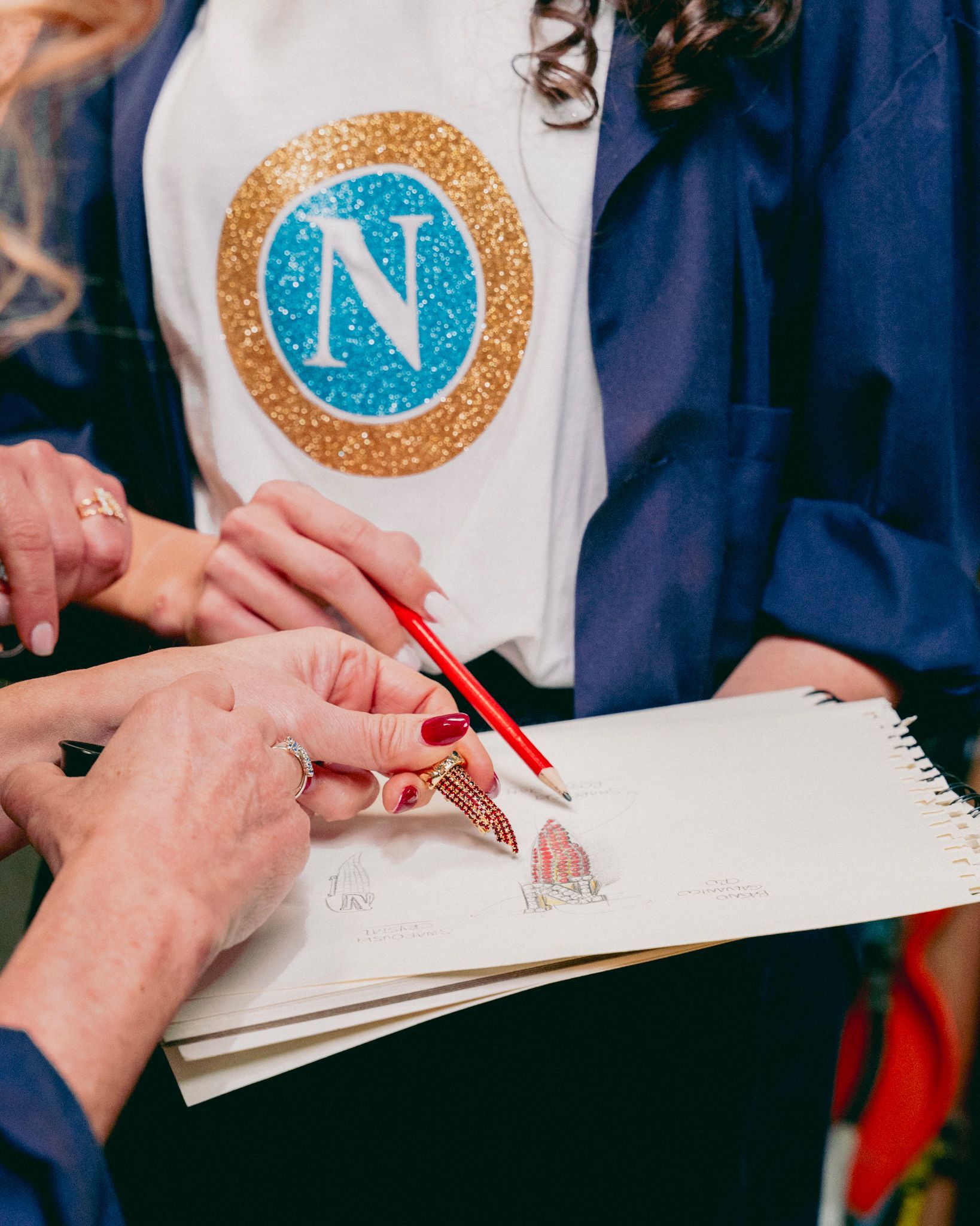 Il Napoli presenta la sua linea di gioielli artigianali AURA è artigianato, identità e design