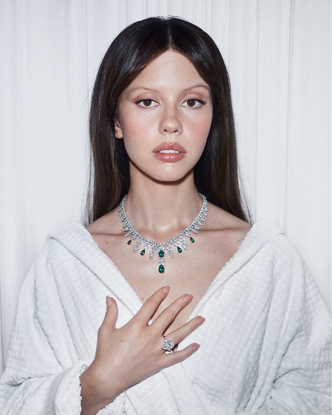 Mia Goth è la nostra nuova inspo La IT girl che vogliamo: una boccata d’aria fresca da una delle attrici più promettenti di Hollywood