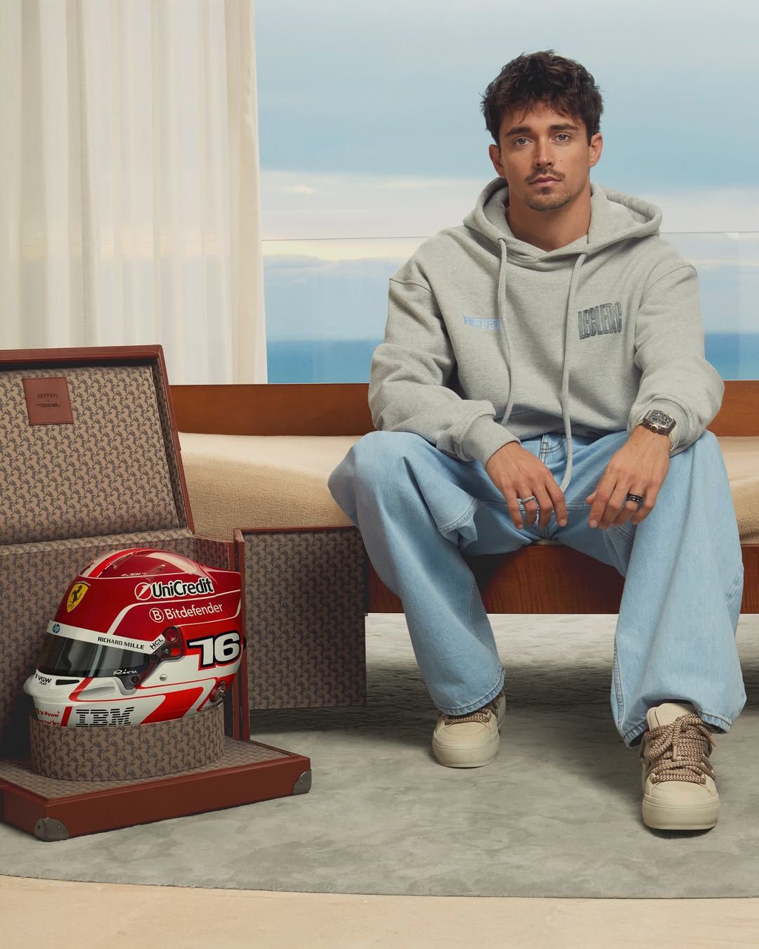 L'artista dietro i caschi di Charles Leclerc Intervista esclusiva ad Adrien Paviot