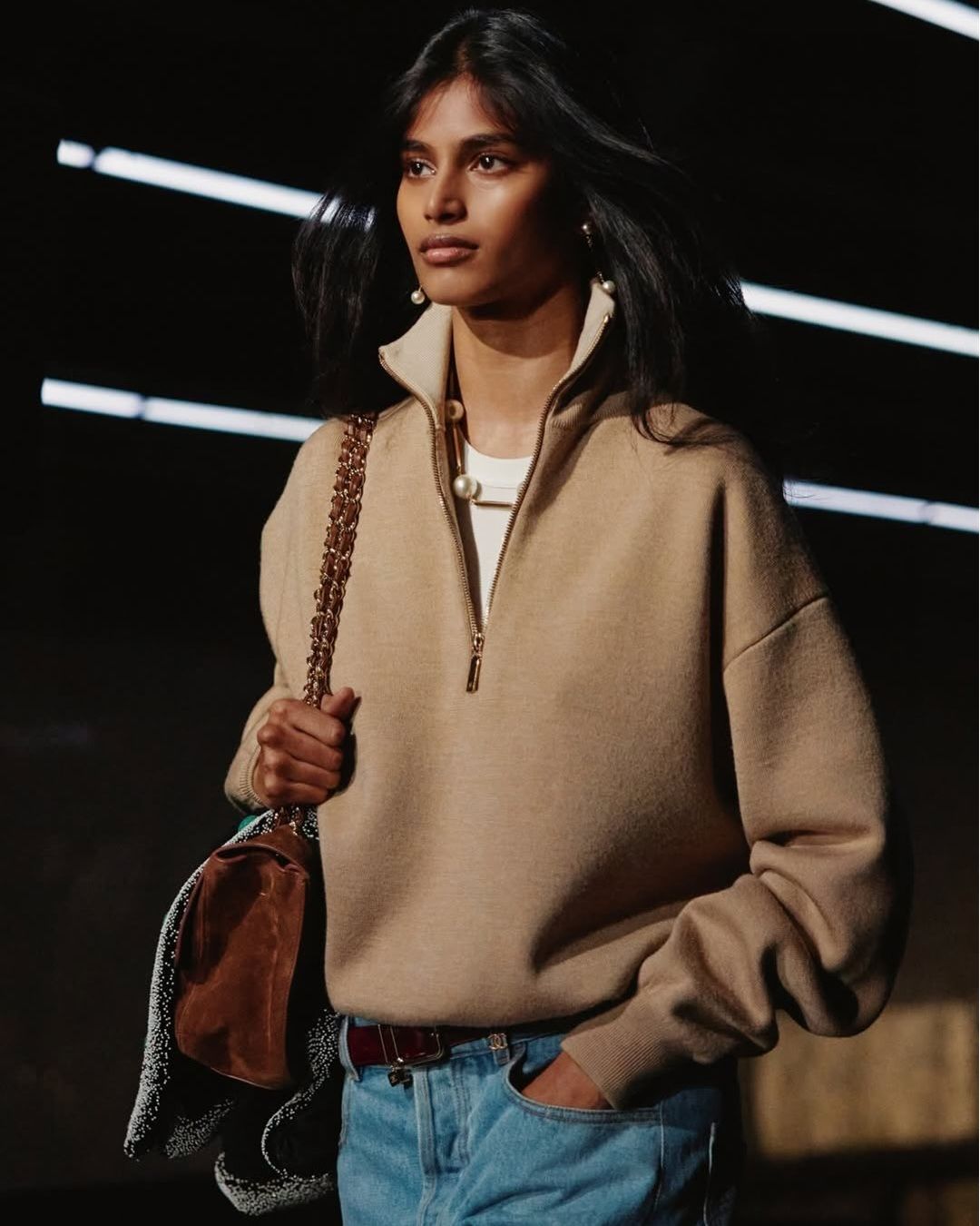 Chi è Bhavitha Mandava? Tutto quello che sappiamo sulla prima modella indiana ad aprire una sfilata Chanel