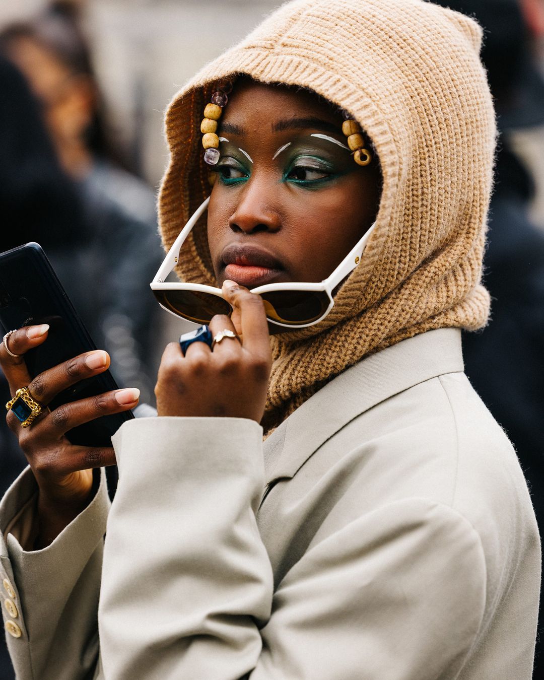 Le grandi crisi internazionali incentivano il doomscrolling? Quando rimanere aggiornati ha ricadute sul benessere mentale