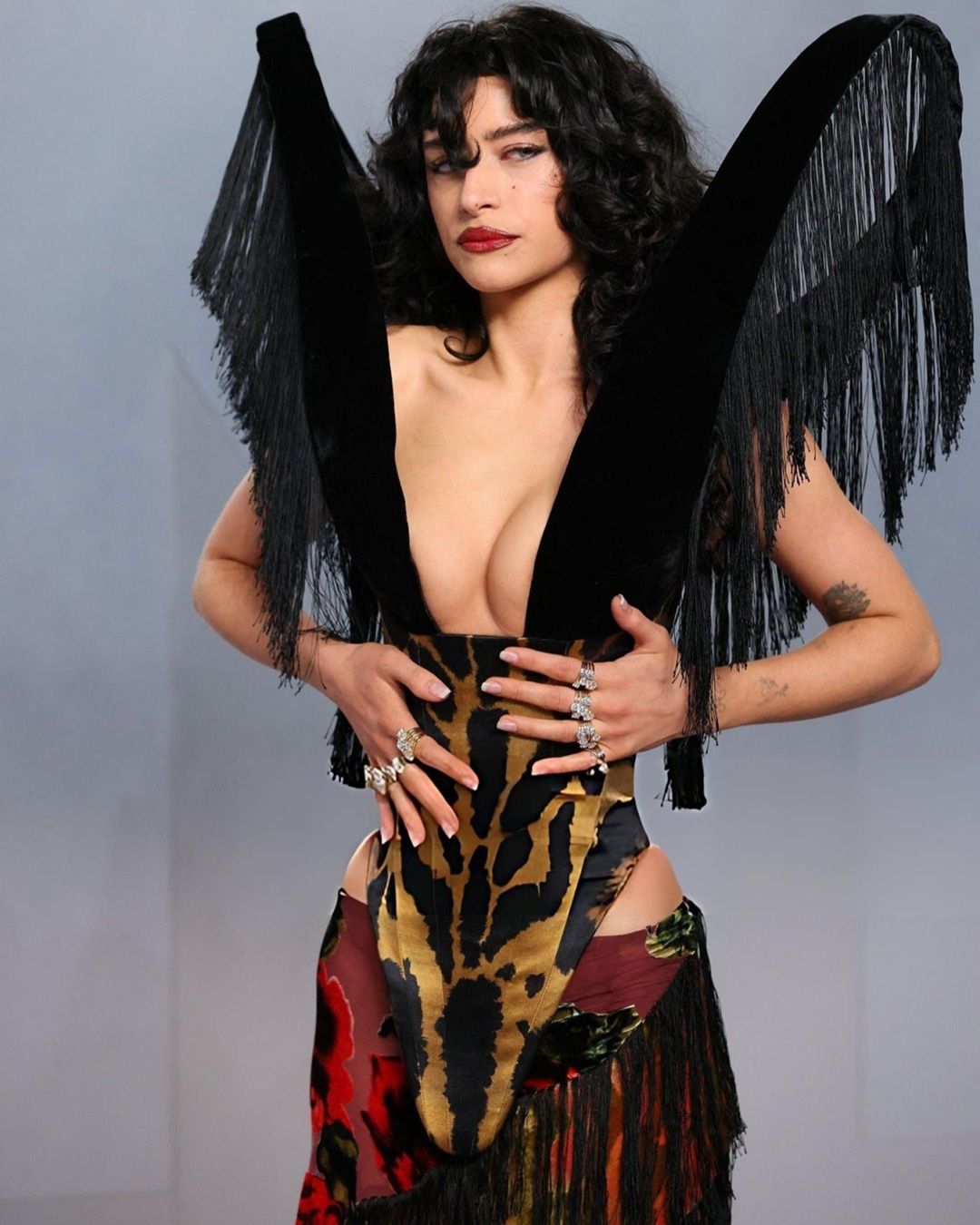 Hips baring dresses are the new frontier of fashion desire Between history, runways, and celebrity culture, the side-hip trend is emerging as the micro-trend of the moment