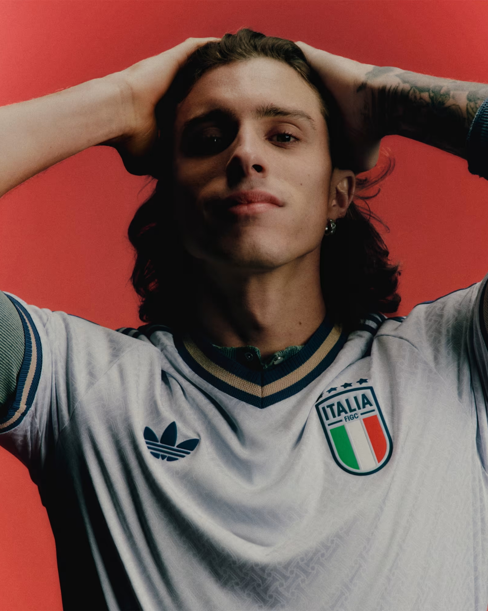 È tornato il trefoil sulla maglia della Nazionale adidas e FIGC hanno presentato la nuova Away jersey degli Azzurri