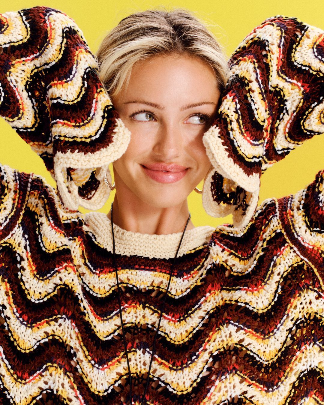 Desigual presenta Joywear con Delilah Belle Hamlin La nuova collezione Primavera-Estate 2026