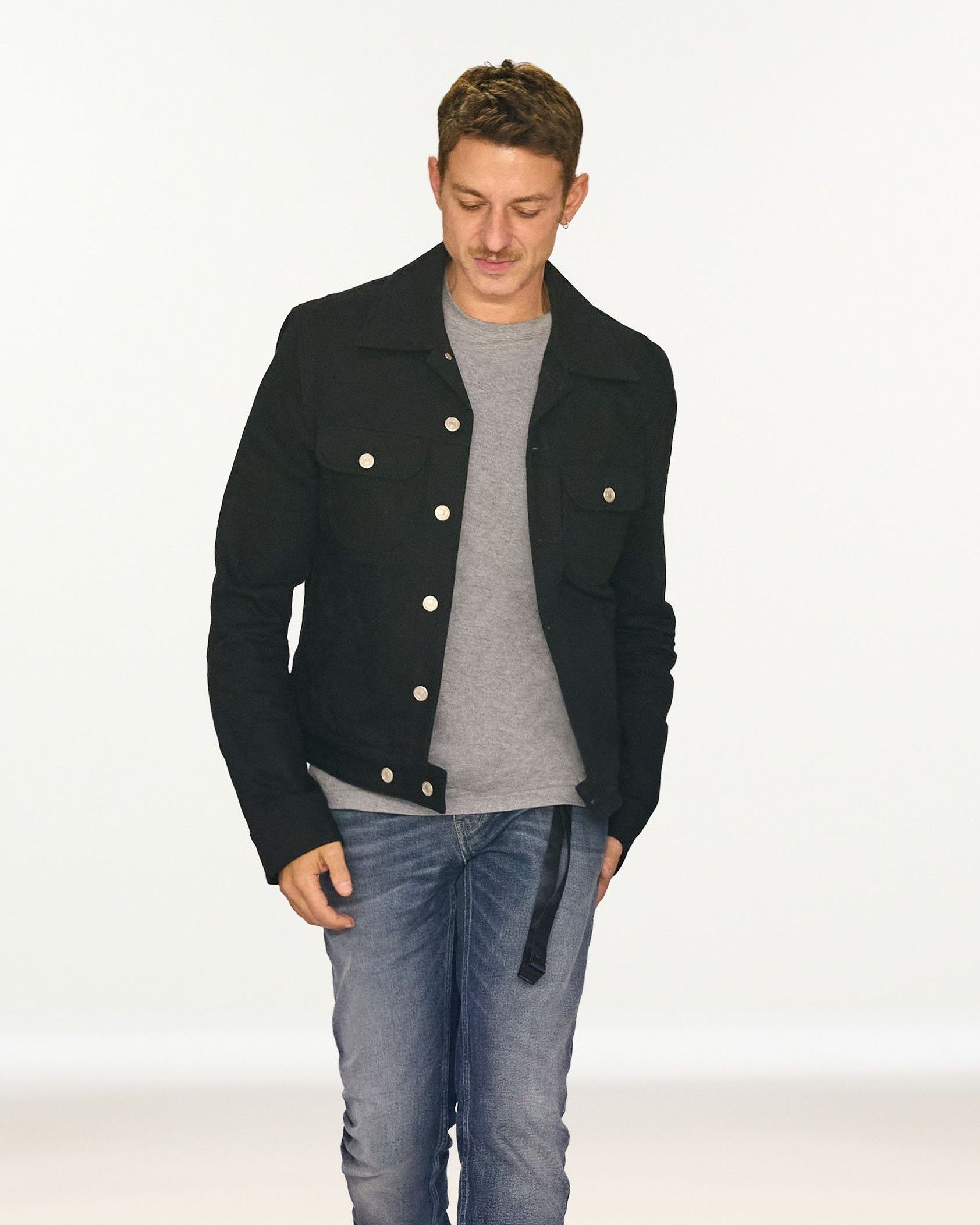 I pettegolezzi dietro l'uscita di Nicolas Di Felice da Courregès Termina dopo cinque anni uno dei rebranding più apprezzati della moda recente