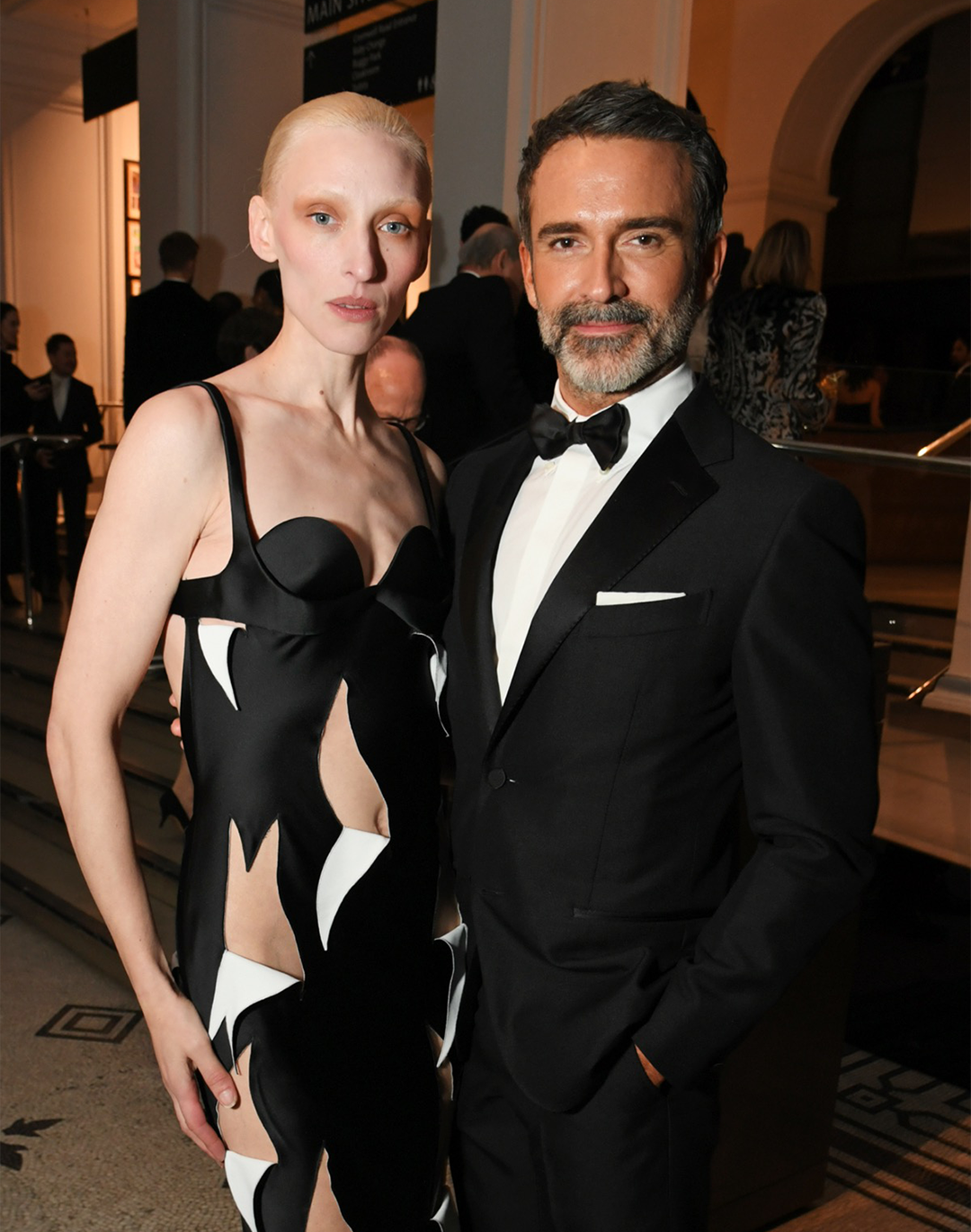 The V&A unveils “Schiaparelli Fashion Becomes Art” The first exhibition dedicated to Schiaparelli in the United Kingdom