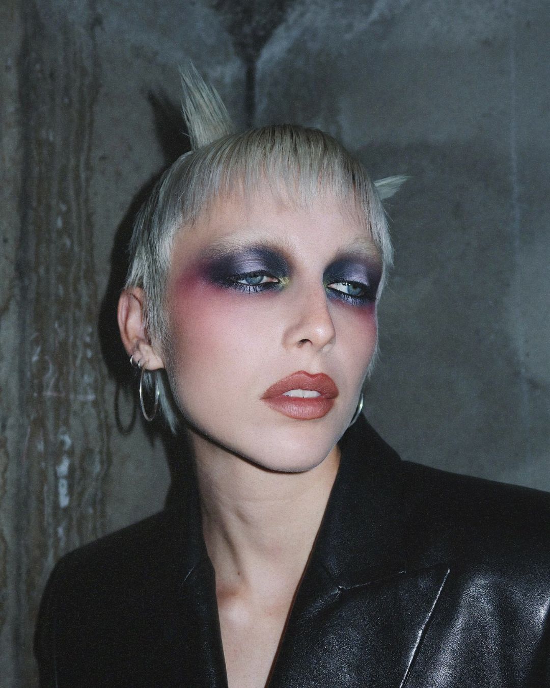 Sad eyes make-up: quando la tristezza diventa trend  Dalle flapper girl ai giorni d'oggi passando per Mina