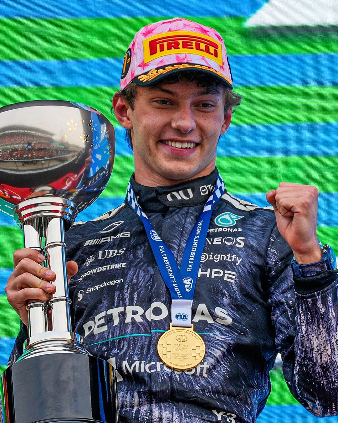 Storia dei podium caps in Formula 1 Dai primi esperimenti alle ultime collezioni disegnate da Denis Dekovic