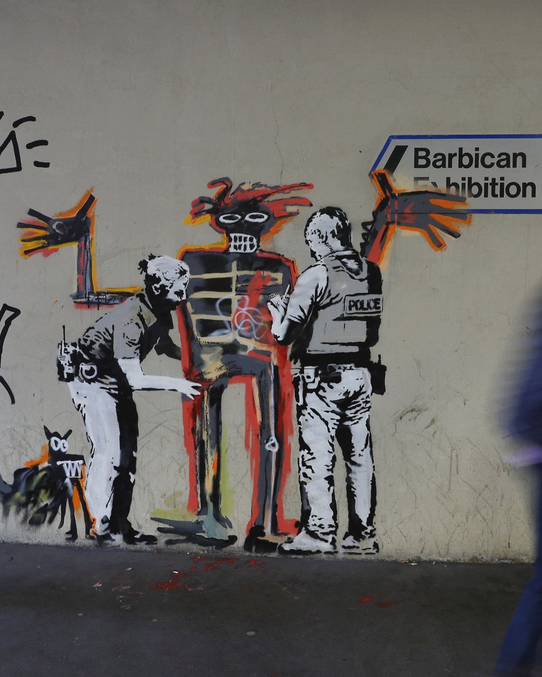 È scorretto smascherare gli artisti che vogliono rimanere anonimi? Da Banksy a Elena Ferrante, fino a Liberato e Tony Pitony