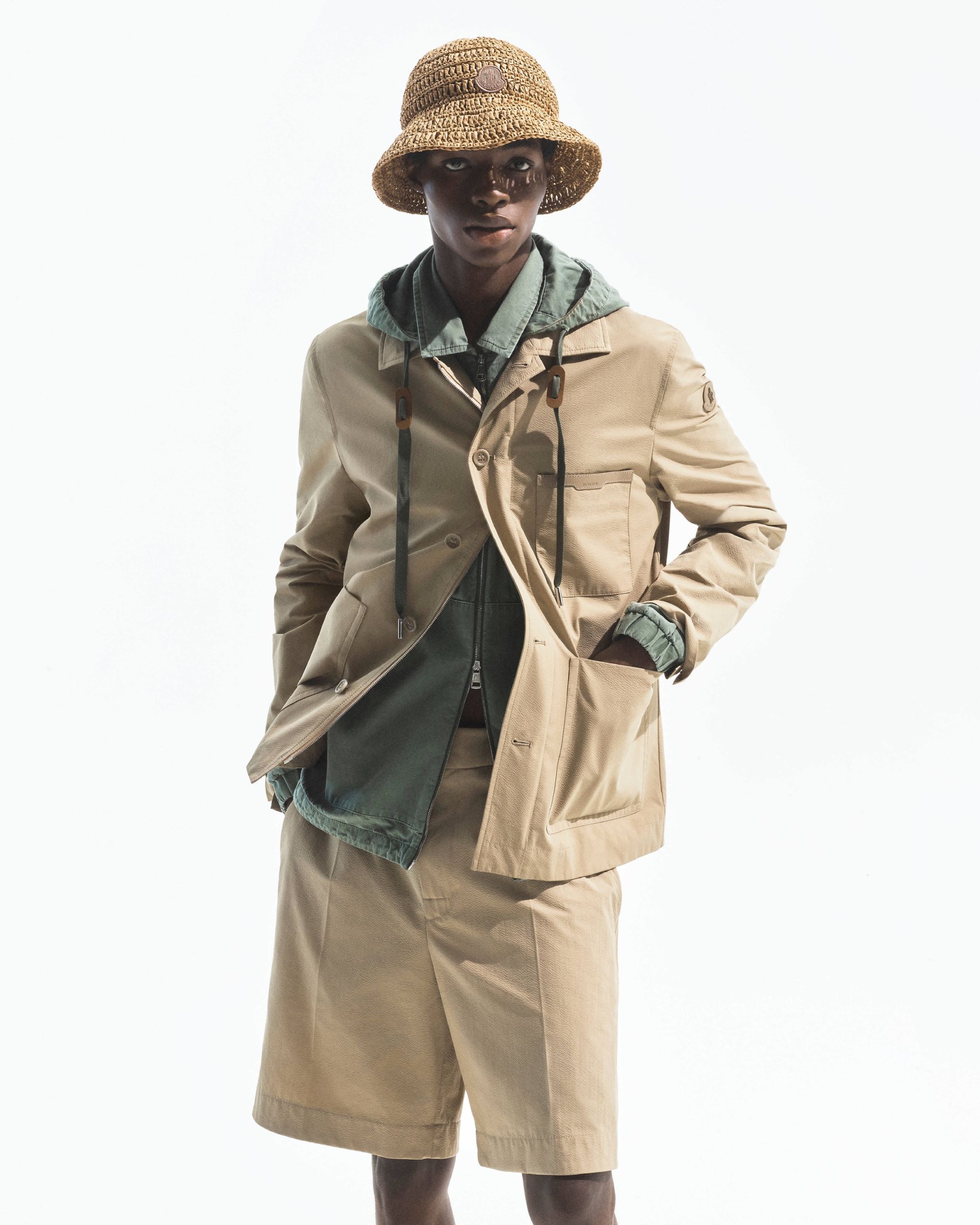 Moncler lancia Have a puffy summer con Jamie Dornan Quando la morbidezza diventa freschezza | Image 612999