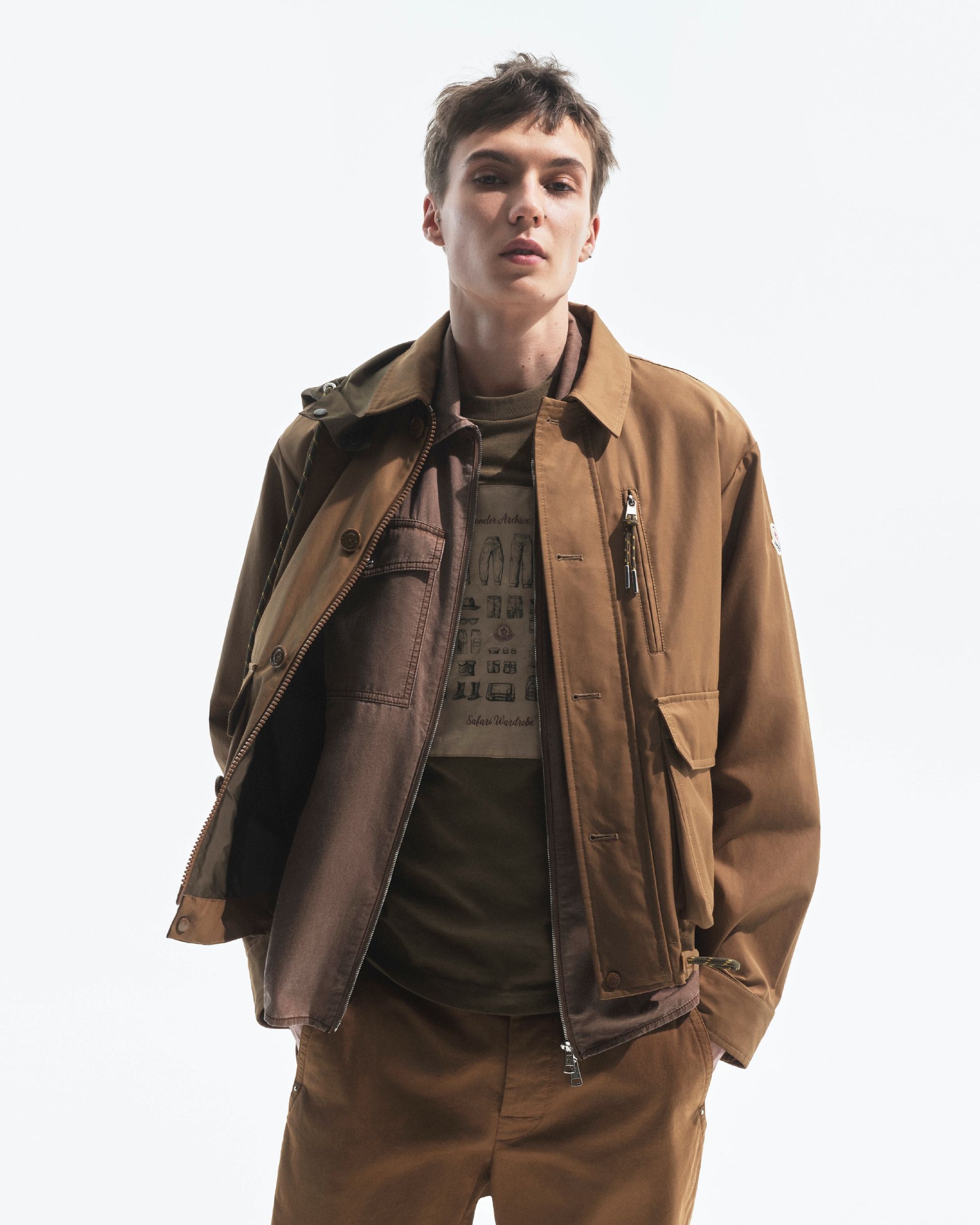 Moncler lancia Have a puffy summer con Jamie Dornan Quando la morbidezza diventa freschezza | Image 612997