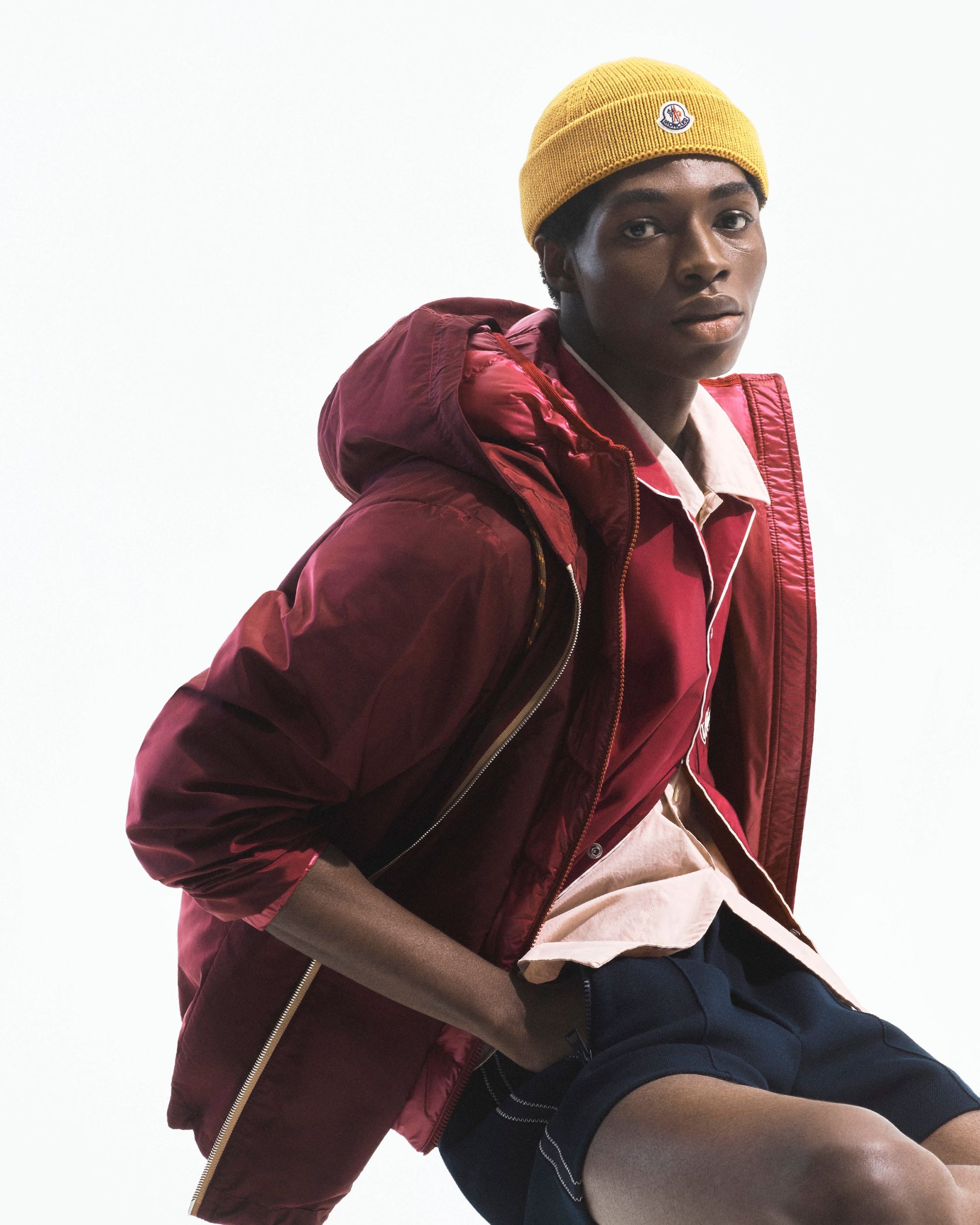 Moncler lancia Have a puffy summer con Jamie Dornan Quando la morbidezza diventa freschezza | Image 613008