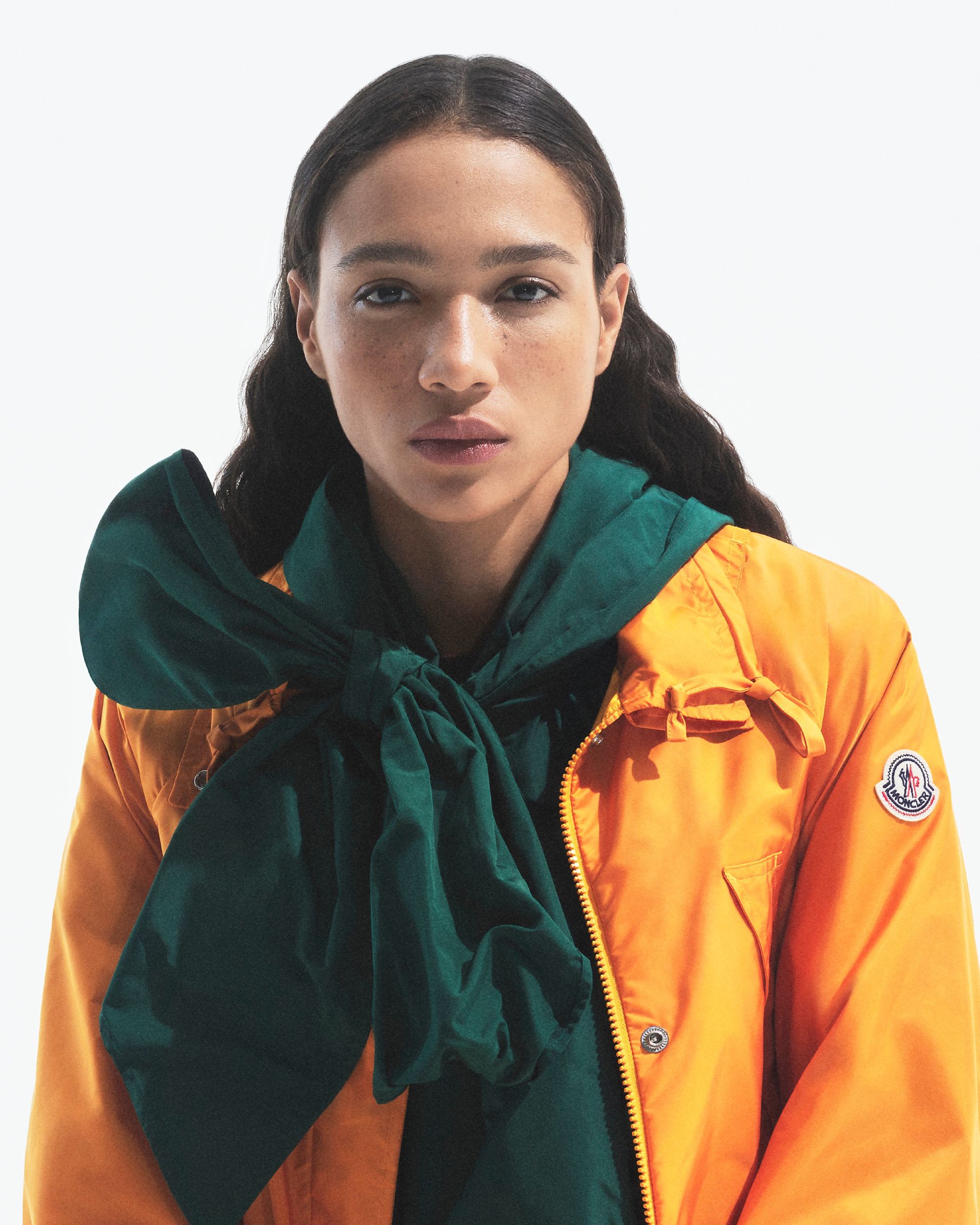 Moncler lancia Have a puffy summer con Jamie Dornan Quando la morbidezza diventa freschezza | Image 612995