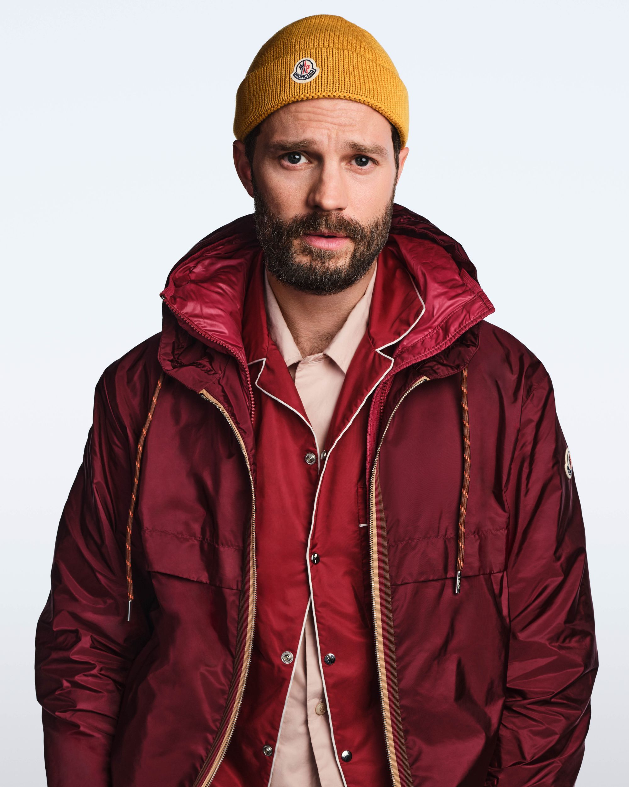 Moncler lancia Have a puffy summer con Jamie Dornan Quando la morbidezza diventa freschezza | Image 613041