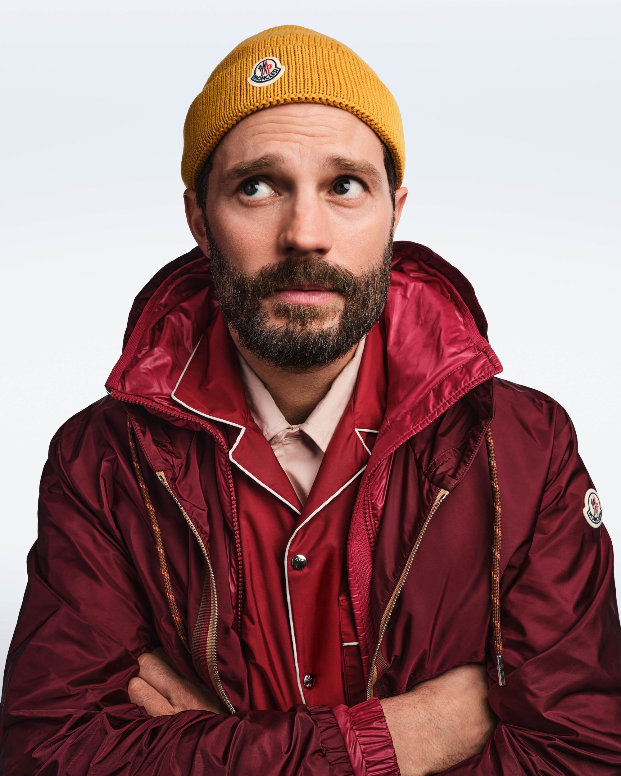 Moncler lancia Have a puffy summer con Jamie Dornan Quando la morbidezza diventa freschezza | Image 613047