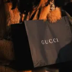 The luxury sector has lost 100 billion dollars on the stock market The war has hit the luxury market