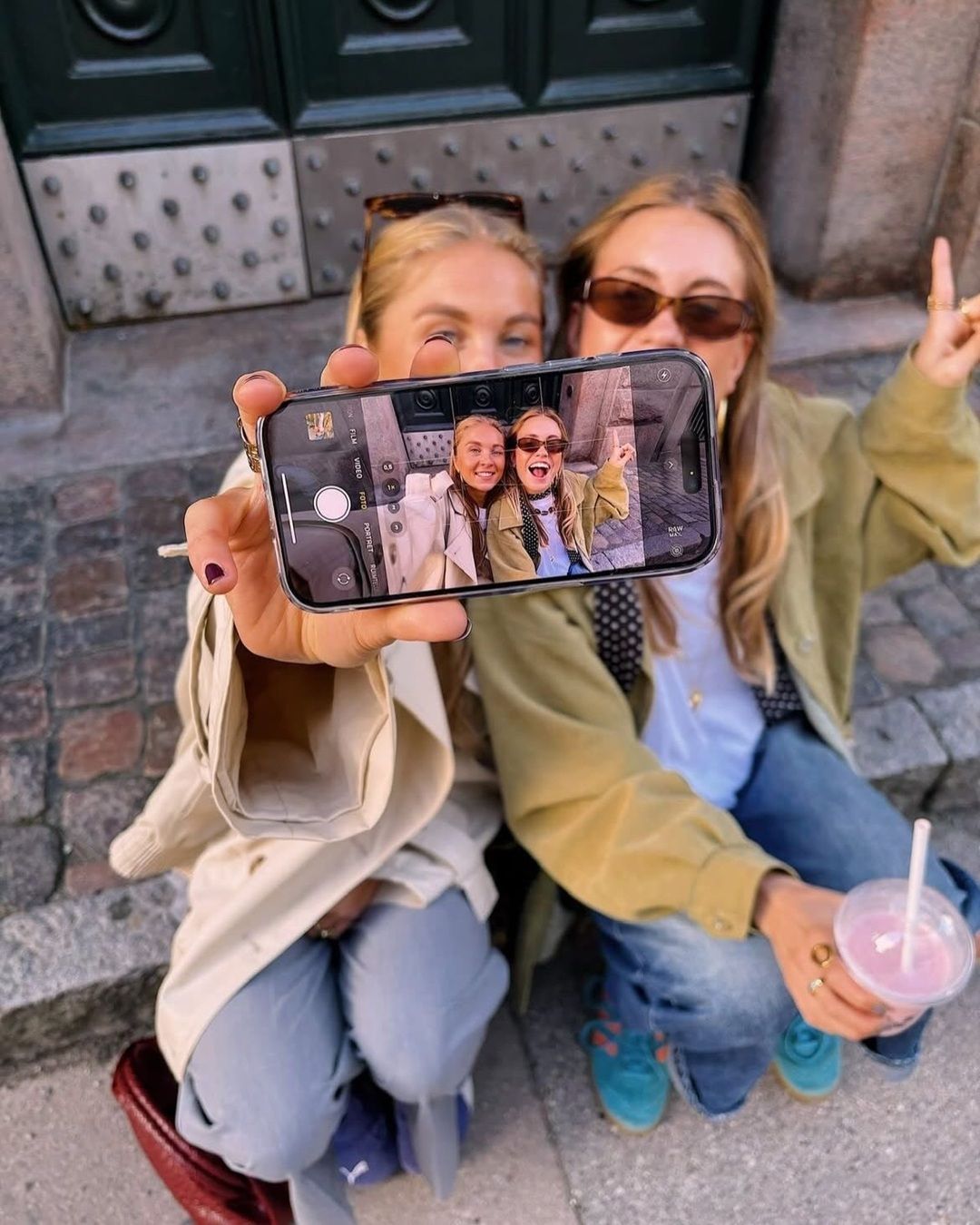 Parli più con ChatGPT che con i tuoi amici? Come la comodità dell’AI con la sua illusione di essere capiti rischia di sabotare le tue amicizie