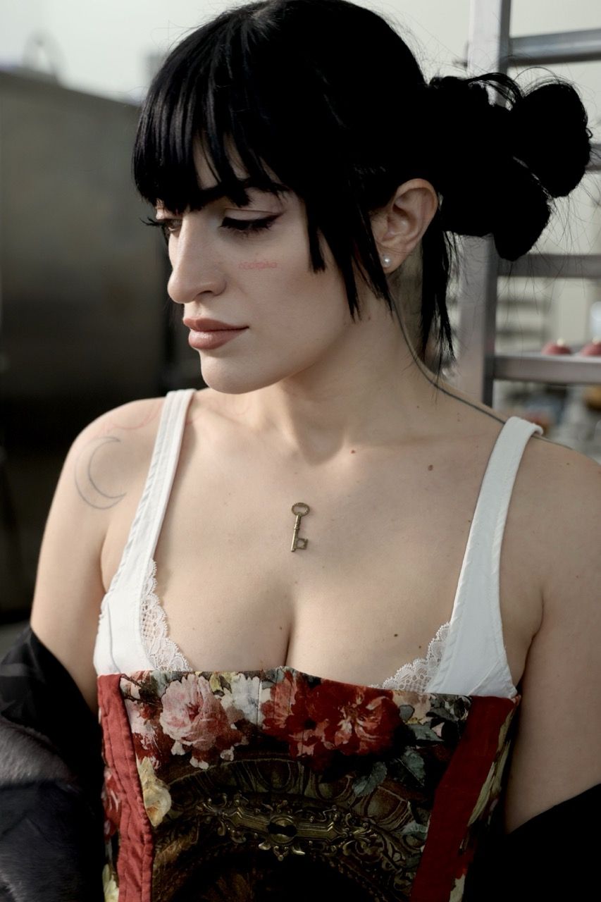 “Questo disco è un segreto detto ad alta voce” Intervista a Roshelle, che torna con Mangiami pure | Image 612937