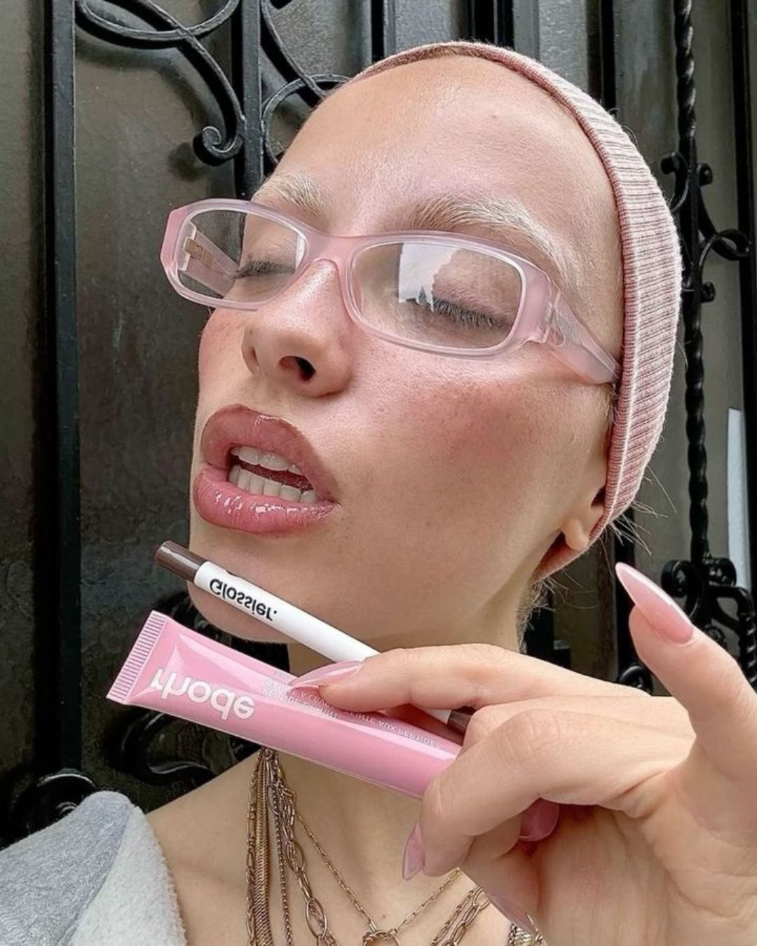 A must-have to keep in your bag to touch up your makeup From oil-absorbing products to the beloved brown pencil