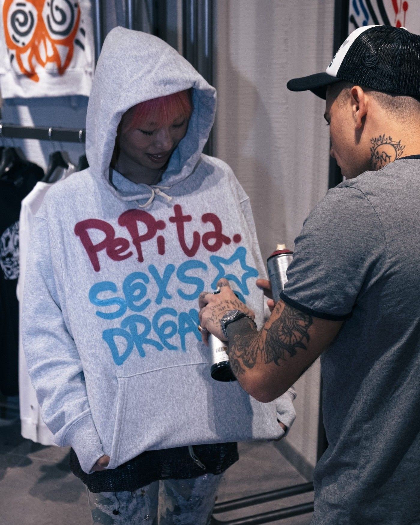 What went down at the SEXDREAMS live workshop at “The House of Champion” in Milan The artist demonstrated how the iconic Reverse Weave sweatshirt can reflect each person's identity
