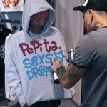 Come è andato il live workshop di SEXDREAMS da “The House of Champion” a Milano  L'artista ha mostrato come l'iconica felpa Reverse Weave può raccontare l'identità di ciascuno