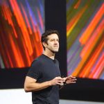 Tutto quello che c'è da sapere sul nuovo CEO di Apple John Ternus lavora nell'azienda da oltre vent'anni ed è stato uno stretto collaboratore di Tim Cook