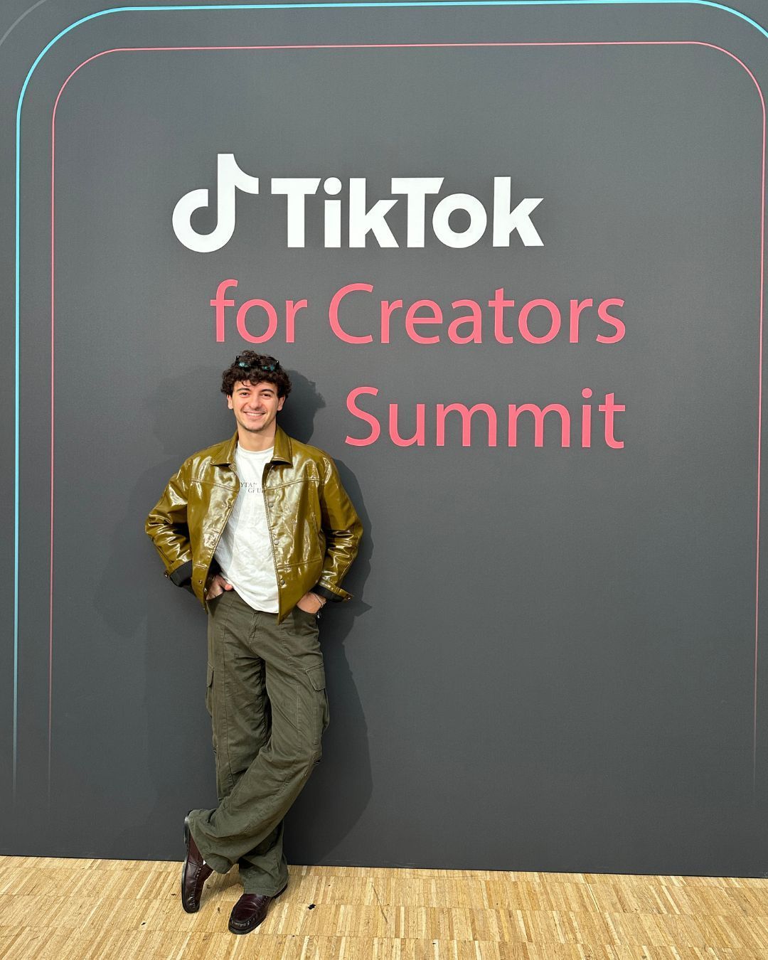 The Vytal Club: l'orsetto viola che sta ridefinendo come ci si incontra a Parigi e Milano Niente alcol, niente nightlife: il rituale culturale di una nuova generazione