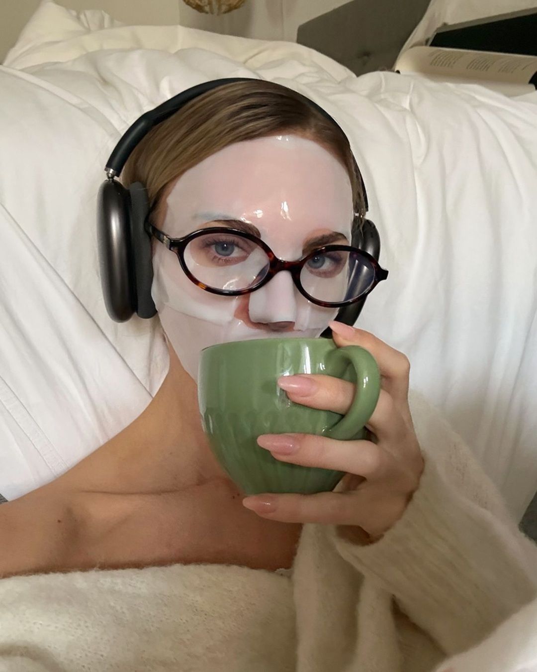 La beauty playlist di maggio è dedicata alla leggerezza anti-FOMO I mood del mese raccontati da Harry Styles, Khruangbin & Leon Bridges, Praise, Calcutta, Golden Years e okgiorgio