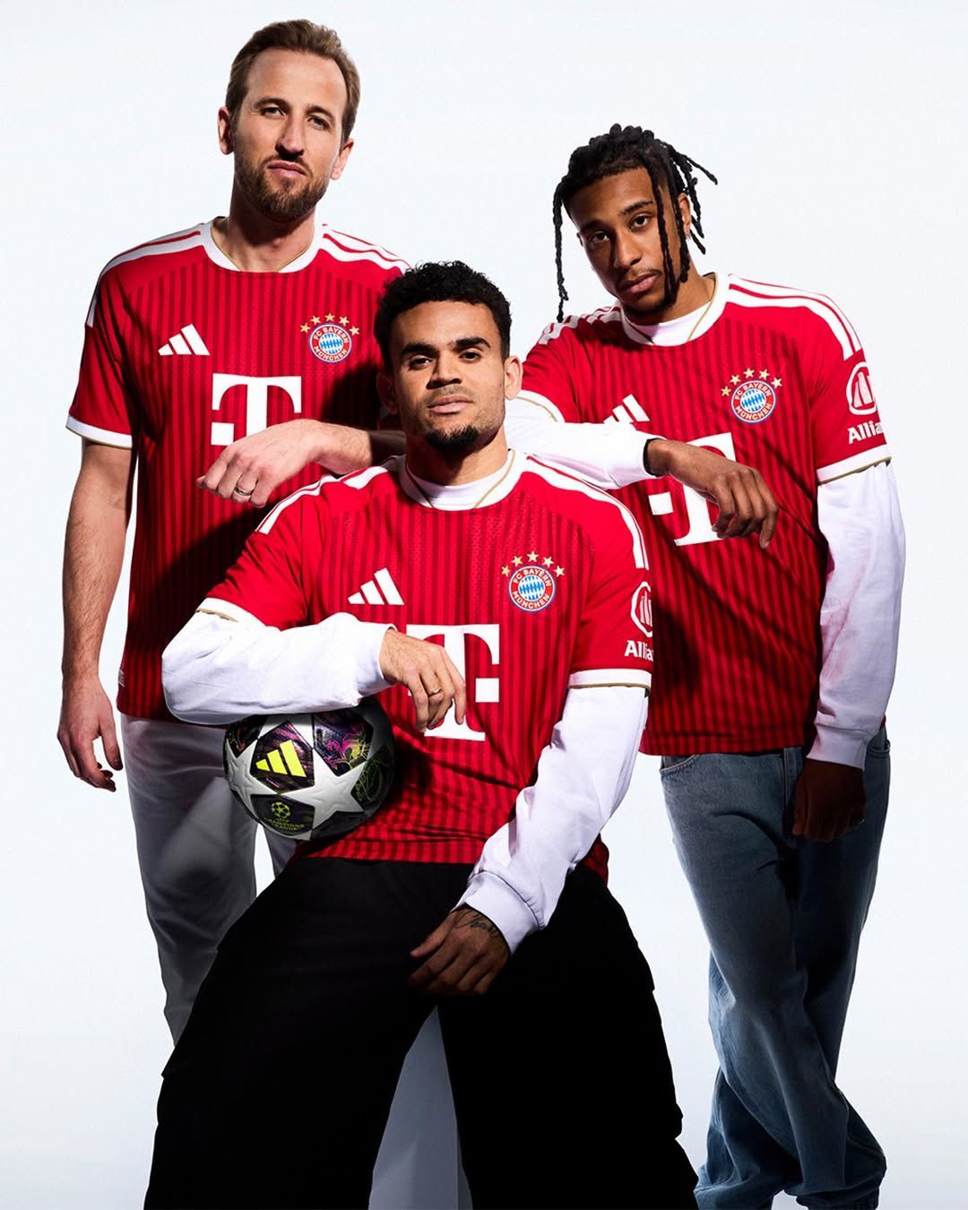 Il Bayern Monaco ha presentato la nuova Home jersey 2026/27 Debutterà in Champions League contro il PSG