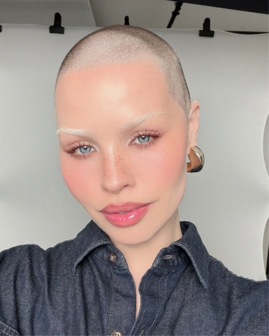 How to do fake freckles with make-up We love it