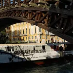 Dies ist vielleicht die chaotischste Kunstbiennale in Venedig aller Zeiten Das politische Drama rund um die Ausstellung in Venedig nimmt weiter zu