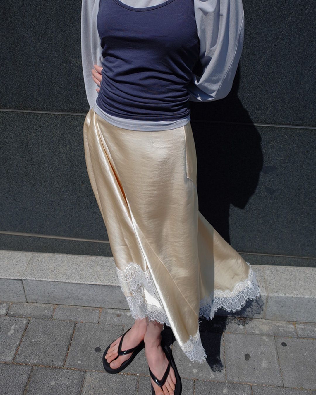 I brand di gonne in seta che (forse) non conosci Non più solo sottana: tutti i brand che stanno riscrivendo il mito della slip skirt